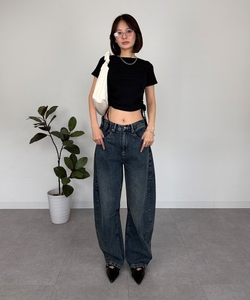 mellomela.(メロメラ)の「サイドライン クロップド Tシャツ(Tシャツ/カットソー・レディース・ブラック/ホワイト/グレー/ネイビー・FREE)」の7枚目の写真