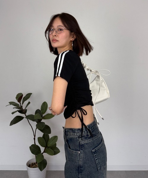 mellomela.(メロメラ)の「サイドライン クロップド Tシャツ(Tシャツ/カットソー・レディース・ブラック/ホワイト/グレー/ネイビー・FREE)」の19枚目の写真