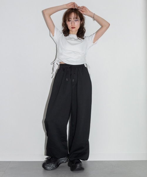 mellomela.(メロメラ)の「サイドライン クロップド Tシャツ(Tシャツ/カットソー・レディース・ブラック/ホワイト/グレー/ネイビー・FREE)」の6枚目の写真