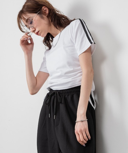 mellomela.(メロメラ)の「サイドライン クロップド Tシャツ(Tシャツ/カットソー・レディース・ブラック/ホワイト/グレー/ネイビー・FREE)」の17枚目の写真