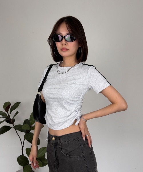mellomela.(メロメラ)の「サイドライン クロップド Tシャツ(Tシャツ/カットソー・レディース・ブラック/ホワイト/グレー/ネイビー・FREE)」の21枚目の写真