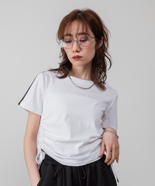 mellomela.(メロメラ)の「サイドライン クロップド Tシャツ(Tシャツ/カットソー・レディース・ブラック/ホワイト/グレー/ネイビー・FREE)」の16枚目の写真