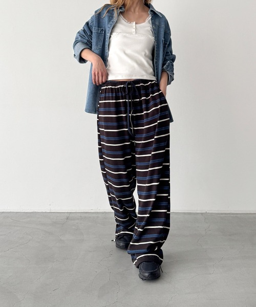 CANAL JEAN（キャナルジーン）の「Lakey Park　ボーダーイージーパンツ（その他パンツ・レディース・チャコールグレー/アイボリー・ONE SIZE）」の6枚目の写真