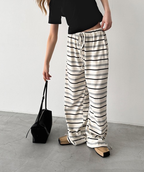 CANAL JEAN（キャナルジーン）の「Lakey Park　ボーダーイージーパンツ（その他パンツ・レディース・チャコールグレー/アイボリー・ONE SIZE）」の8枚目の写真