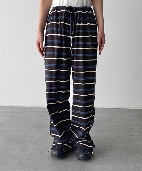 CANAL JEAN（キャナルジーン）の「Lakey Park　ボーダーイージーパンツ（その他パンツ・レディース・チャコールグレー/アイボリー・ONE SIZE）」の11枚目の写真