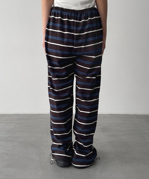 CANAL JEAN（キャナルジーン）の「Lakey Park　ボーダーイージーパンツ（その他パンツ・レディース・チャコールグレー/アイボリー・ONE SIZE）」の13枚目の写真