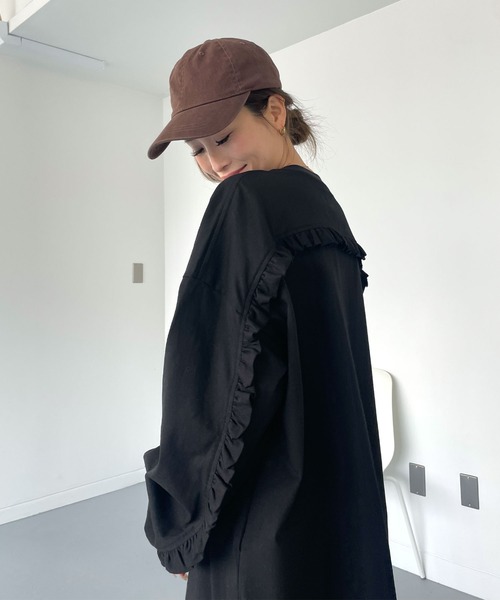 CHERI since1985(シェリ)の「フリルバックコットンロングスリーブワンピース(ワンピース・レディース・ブラック/ホワイト・FREE)」の4枚目の写真