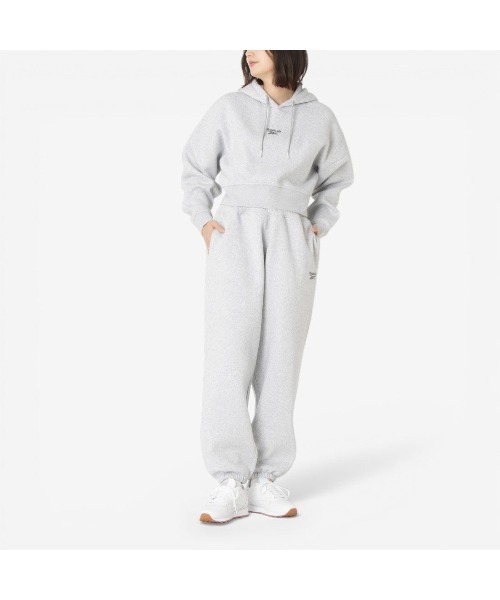 Reebok(リーボック)の「ワードローブ エッセンシャル クロップド フーディー / WARDROBE ESSENTIALS CROPPED HOODIE(パーカー・レディース・グレー・X-SMALL/SMALL/MEDIUM/LARGE)」の4枚目の写真