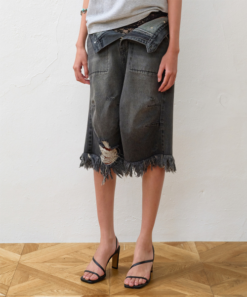 THEVINYLHOUSE(ザバイニルハウス)の「DESTROYED DENIM SHORTS BLACK(その他パンツ・メンズ・その他・SMALL/MEDIUM/LARGE)」の4枚目の写真