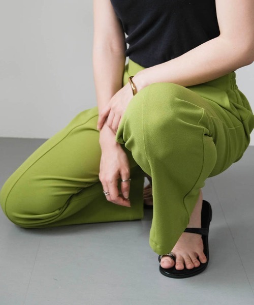 aquagarage(アクアガレージ)の「軽量ストレッチセミフレアパンツ(その他パンツ・レディース・グレイッシュブルー/グリーン系その他/ブラック・M/LL/L)」の12枚目の写真
