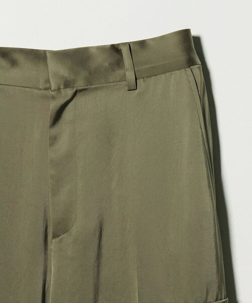 UNITED ARROWS（ユナイテッドアローズ）の「サテン クリーン ポケット パンツ ‐ウォッシャブル‐（カーゴパンツ・レディース・オリーブ/ネイビー・36/38/34）」の5枚目の写真