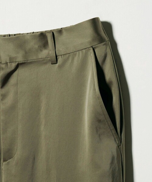 UNITED ARROWS（ユナイテッドアローズ）の「サテン クリーン ポケット パンツ ‐ウォッシャブル‐（カーゴパンツ・レディース・オリーブ/ネイビー・36/38/34）」の6枚目の写真