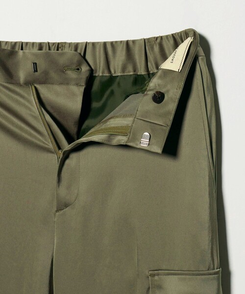 UNITED ARROWS（ユナイテッドアローズ）の「サテン クリーン ポケット パンツ ‐ウォッシャブル‐（カーゴパンツ・レディース・オリーブ/ネイビー・36/38/34）」の9枚目の写真