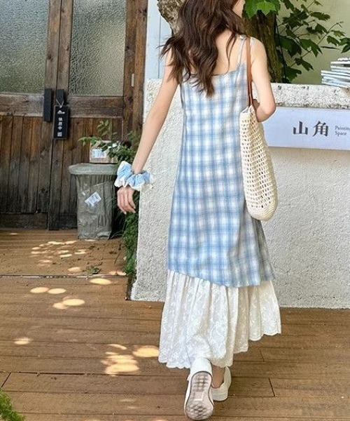 AMAJI(アマジ)の「レース切替ロング丈キャミソールワンピース(ワンピース・レディース・ブルー/レッド・SMALL/MEDIUM/LARGE/X-LARGE)」の3枚目の写真