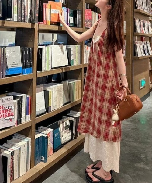 AMAJI(アマジ)の「レース切替ロング丈キャミソールワンピース(ワンピース・レディース・ブルー/レッド・SMALL/MEDIUM/LARGE/X-LARGE)」の7枚目の写真