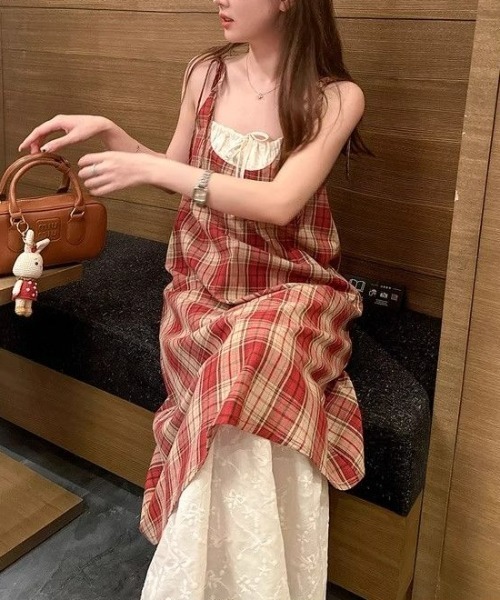 AMAJI(アマジ)の「レース切替ロング丈キャミソールワンピース(ワンピース・レディース・ブルー/レッド・SMALL/MEDIUM/LARGE/X-LARGE)」の8枚目の写真