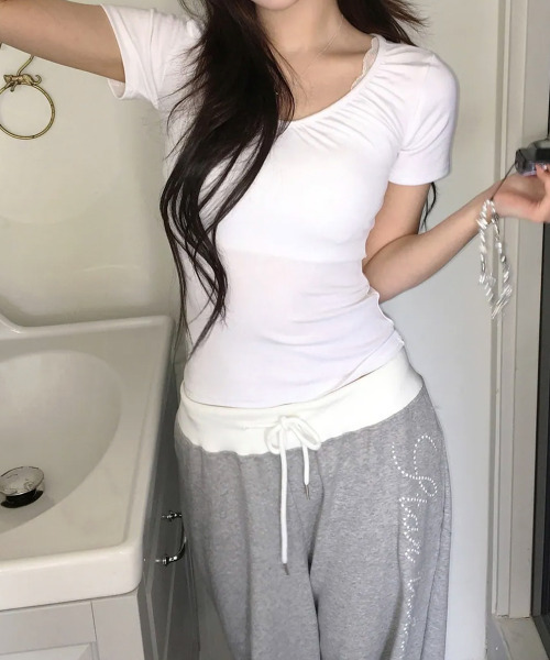 VIVID LADY(ビビッドレディー)の「ギャザーVネック 半袖トップス(Tシャツ/カットソー・レディース・ブラック/チャコールグレー/パープル/ピンク/ホワイト・FREE)」の8枚目の写真