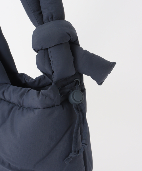OLEND（オレンド）の「【WEB＋一部店舗限定】OLEND / オレンド ONA SOFT BAG（ショルダーバッグ・レディース・ネイビー/グリーン/ブルー/オレンジ/アイボリー/レッド・FREE）」の8枚目の写真