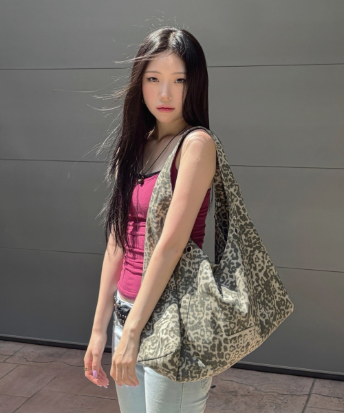 RAIMENT(レイメント)の「Edge Bag_LEOPARD(ショルダーバッグ・レディース・その他・FREE)」の2枚目の写真