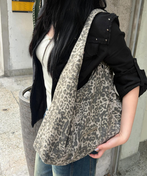 RAIMENT(レイメント)の「Edge Bag_LEOPARD(ショルダーバッグ・レディース・その他・FREE)」の4枚目の写真