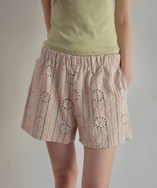 OURNOSTALGIA(アワー ノスタルジア)の「Sienna Punching Shorts_Cream(OB6PT04)(その他パンツ・レディース・Cream・FREE)」の2枚目の写真