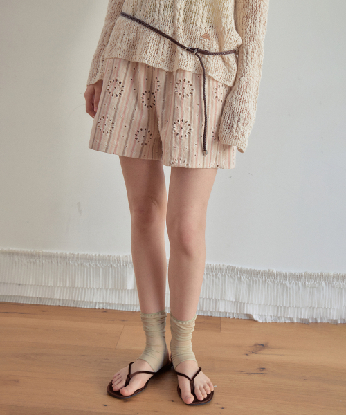 OURNOSTALGIA(アワー ノスタルジア)の「Sienna Punching Shorts_Cream(OB6PT04)(その他パンツ・レディース・Cream・FREE)」の3枚目の写真