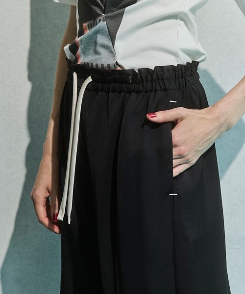 OMMO（オーエムエムオー）の「SATIN STRAIGHT PT（その他パンツ・レディース・ブラック/ブラウン/オフホワイト・36/38）」の17枚目の写真