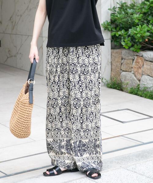 ITEMS URBANRESEARCH(アイテムズ アーバンリサーチ)の「プリントイージーパンツ(その他パンツ・レディース・グレー/オレンジ/グリーン/オフホワイト/ブラウン・FREE)」の2枚目の写真