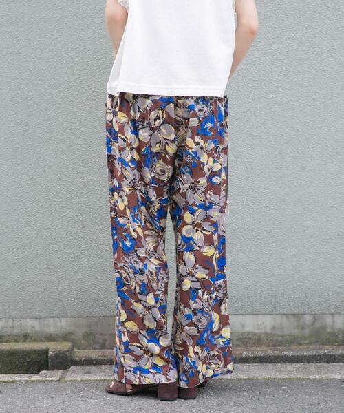 ITEMS URBANRESEARCH(アイテムズ アーバンリサーチ)の「プリントイージーパンツ(その他パンツ・レディース・グレー/オレンジ/グリーン/オフホワイト/ブラウン・FREE)」の7枚目の写真