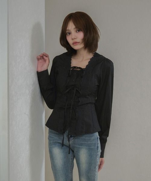 M DOLLY(エムドリー)の「Ribbon celine blouse / リボンセリーヌブラウス(シャツ/ブラウス・レディース・ブラック/ホワイト・FREE)」の2枚目の写真