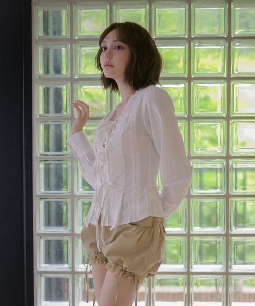 M DOLLY(エムドリー)の「Ribbon celine blouse / リボンセリーヌブラウス(シャツ/ブラウス・レディース・ブラック/ホワイト・FREE)」の13枚目の写真