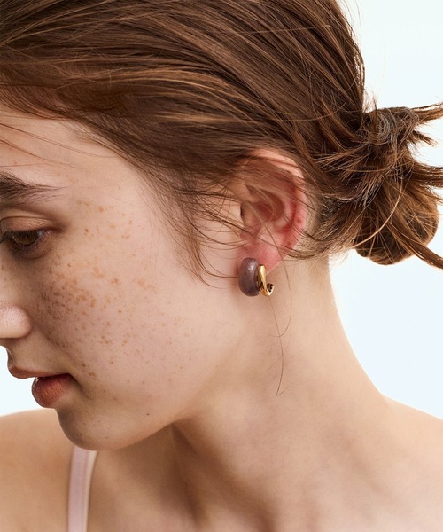 Jolie Toujours(ジョリトゥジュール)の「【汗や水に強い】〈ステンレス〉マーブルラインピアス(ピアス(両耳用)・レディース・ホワイト/ブラウン・FREE)」の7枚目の写真