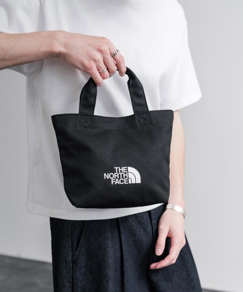 THE NORTH FACE（ザノースフェイス）の「THE NORTH FACE LOGO COTTON BAG S ミニトートロゴハンドバッグ（ハンドバッグ・メンズ・クリーム/ブラック/ダークオレンジ/ターコイズブルー・FREE）」の6枚目の写真