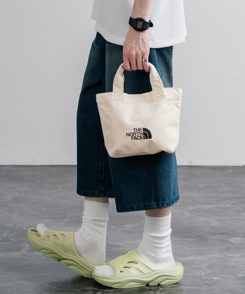 THE NORTH FACE（ザノースフェイス）の「THE NORTH FACE LOGO COTTON BAG S ミニトートロゴハンドバッグ（ハンドバッグ・メンズ・クリーム/ブラック/ダークオレンジ/ターコイズブルー・FREE）」の11枚目の写真