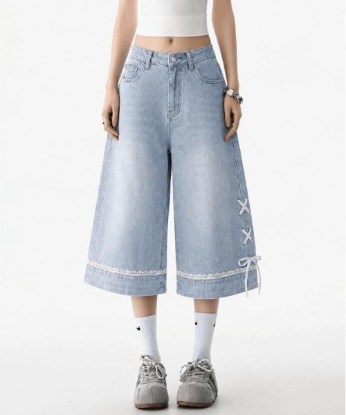LUCPY(ラクピー)の「サイドリボンワイドデニムパンツ(デニムパンツ・レディース・ブルー・LARGE/MEDIUM/SMALL)」の1枚目の写真