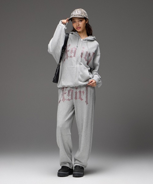 X-girl(エックスガール)の「RHINESTONE BLACKLETTER LOGO ZIP UP SWEAT HOODIE(パーカー・レディース・アッシュ/ブラウン/ブラック・M/S)」の5枚目の写真