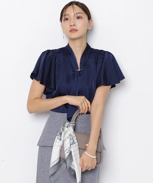 JUSGLITTY(ジャスグリッティー)の「ボウタイサテンブラウス(シャツ/ブラウス・レディース・ピンク系その他5/オフホワイト/ネイビー/ライトブルー・2/1)」の3枚目の写真