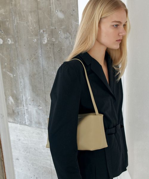OVHEE(オヴェイ)の「ミヌショルダーバッグ Minu Shoulder Bag(ショルダーバッグ・レディース・ブラック・FREE)」の17枚目の写真