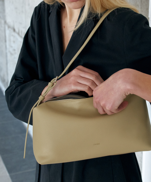 OVHEE(オヴェイ)の「ミヌショルダーバッグ Minu Shoulder Bag(ショルダーバッグ・レディース・ブラック・FREE)」の18枚目の写真