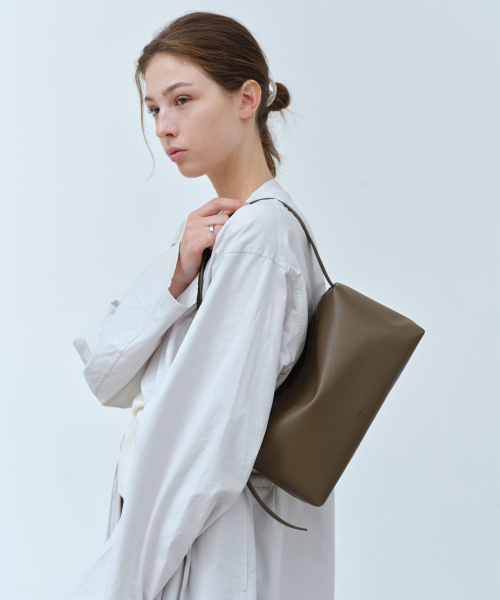 OVHEE(オヴェイ)の「ミヌショルダーバッグ Minu Shoulder Bag(ショルダーバッグ・レディース・ブラック・FREE)」の21枚目の写真