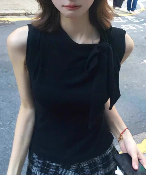 FREE STYLISTS(フリー スタイリスト)の「リボンタイ ニット スタイルアップ ノースリーブ トップス(Tシャツ/カットソー・レディース・ブラック・M)」の3枚目の写真