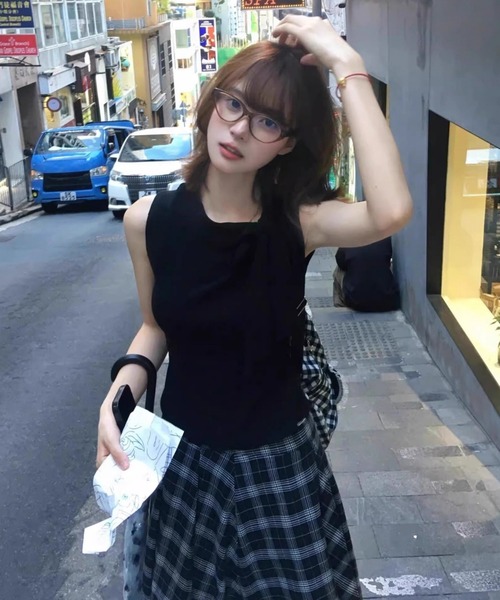 FREE STYLISTS(フリー スタイリスト)の「リボンタイ ニット スタイルアップ ノースリーブ トップス(Tシャツ/カットソー・レディース・ブラック・M)」の5枚目の写真