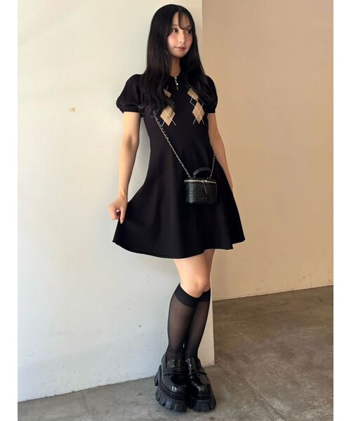 CALNAMUR(カルナムール)の「アーガイルパフスリーブニットワンピース(ワンピース・レディース・アイボリー/グレー/ブラック・FREE)」の10枚目の写真