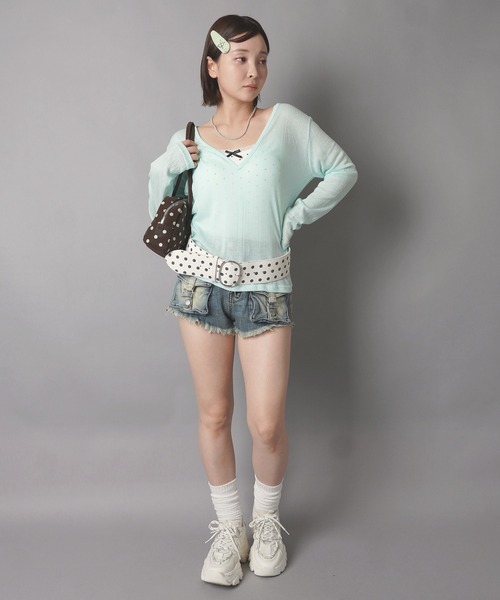 SPINNS(スピンズ)の「レイヤードに使えるVネック長袖カットソー/カラーカットソー/韓国ガーリー(Tシャツ/カットソー・レディース・ターコイズブルー/ブラック/ミント/ピンク/パープル・ONESIZE)」の11枚目の写真