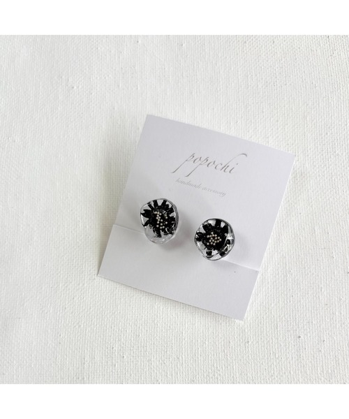 tone(トーン)の「【popochi】ドライフラワー ピアス ブラック レジン シンプル ニュアンス 大人可愛い(MA)(ピアス(両耳用)・レディース・ブラック・FREE)」の1枚目の写真