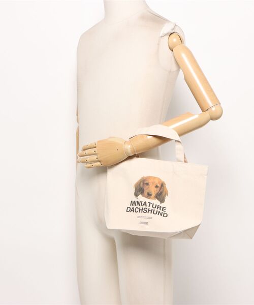 Moftique(モフティック)の「Moftique(モフティック) トートバッグ キャンバス マチ有 ミニチュアダックスフンド 犬 アニマルプリント Sサイズ ユニセックス(トートバッグ・レディース・ナチュラル・FREE)」の6枚目の写真