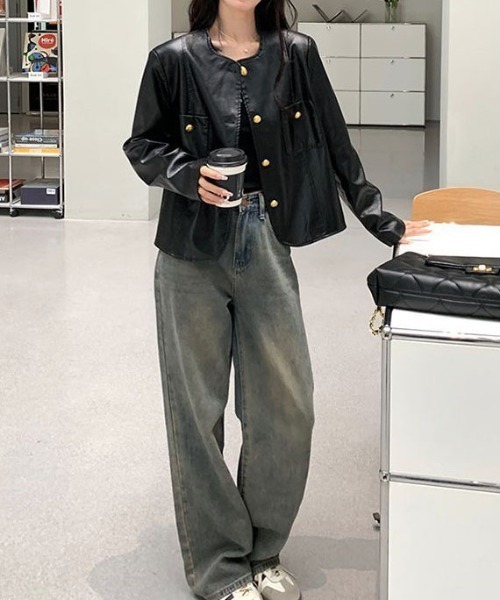 &soiree(アンドソワレ)の「オーバ-サイズフェイクレザーノーカラージャケット(ノーカラージャケット・レディース・ブラック・SMALL/MEDIUM/LARGE/X-LARGE)」の2枚目の写真