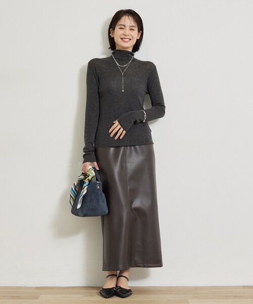 INDIVI（インディヴィ）の「【ウールラメ混／軽量】 ハイネックインナーニット（ニット/セーター・レディース・オフホワイト/チャコール/グレー系4/ダークブラウン・05/38/34/15 /13）」の17枚目の写真