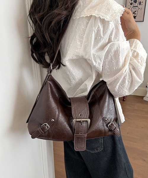 yuue' ( wear )（ユーイ）の「2WAYバックルデザインショルダーバッグ/ペットボトル収納可（ショルダーバッグ・レディース・ダークブラウン/ブラック・FREE）」の16枚目の写真