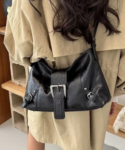 yuue' ( wear )（ユーイ）の「2WAYバックルデザインショルダーバッグ/ペットボトル収納可（ショルダーバッグ・レディース・ダークブラウン/ブラック・FREE）」の17枚目の写真